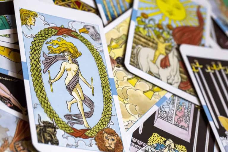 How to Choose the Right Tarot Deck for Your Reading Style